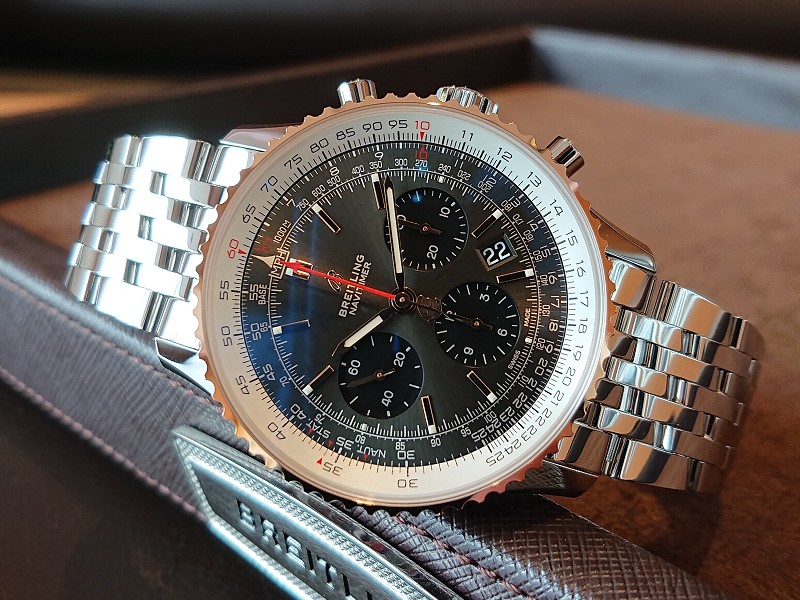 ブライトリングのゴールドを使用した魅力的なナビタイマー ブライトリングブティック大阪 公式ブログ