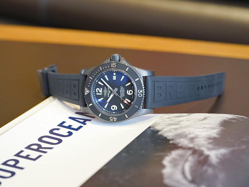 46ｍｍの迫力あるブラックケース ダイバーズモデル スーパーオーシャン オートマチック 46 ブライトリングブティック大阪 公式ブログ